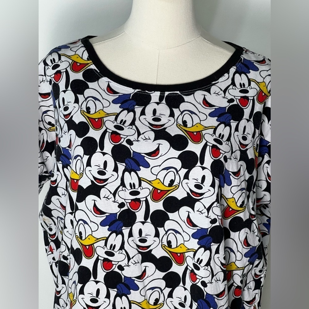 H&M Disney Collaboration Mickey Donald Duck Crewneck Oversized Tee Size Small - Picture 2 of 10